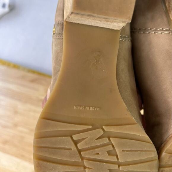Stuart Weitzman Ankle Booties Womens 8:5 M Tan Nubuck Leather Tasseled Side Zip - Picture 10 of 13